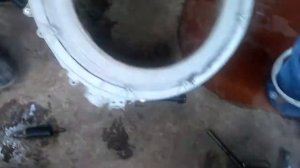 Стиральная машина LG F1296ND3. От треснутой хрестовыны протерла передний полубак. Течь воды.