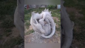 Дракон из цемента.