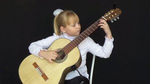 Mauro Giuliani, Etude №5 (op.48) plays Kristina