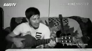 Чеченец красиво играет на гитаре