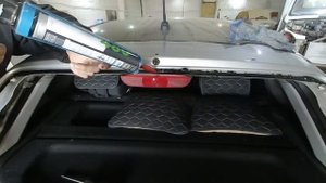Замена заднего лобового стекла на автомобиле Mazda Axela
