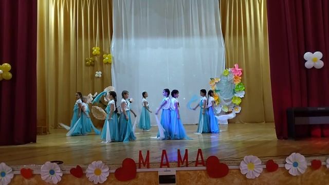 Танцевальный коллектив"Азбука танца", исполнив танец "Нежность"
