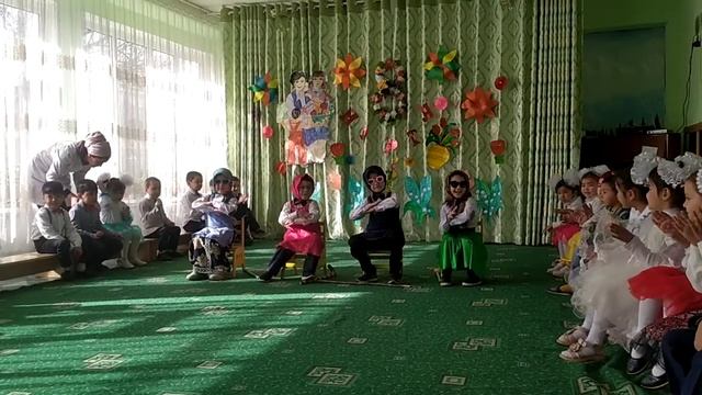 Танец "Бабушки-старушки" в детском саду | Учкоргон смотреть онлайн