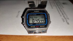 Отпалированное пластиковое стекло на часах CASIO. До этого было такое же как и корпус.