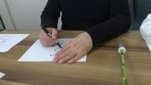 GÖZÜ KAPALI EN İYİ ÇİZEN KAZANIR !!