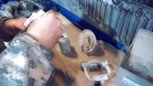 Замена топливного фильтра на Киа (KIA, HYUNDAI) Полная разборка и установка. Раздавили Газелью