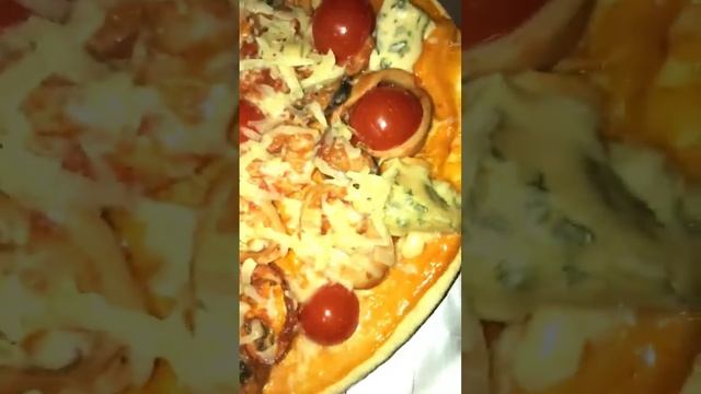 #пицца с #морепродукты #дорблю #пармезан #помидорычерри #черри #кальмар #кальмара #мидии #креветка