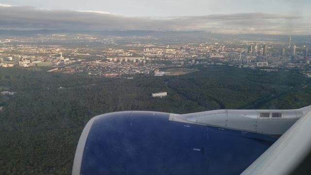 Посадка самолёта в аэропорту Франкфурт на Майне. смотреть онлайн
