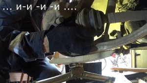 Замена пыльника наружного  шруса  без снятия рычагов VW Passat B5 VR5 2.3 (AGZ).mp4