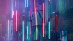 ОНА ПРОХОДИТ МИМО