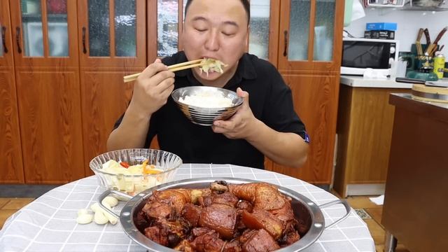 一整只鸡，阿强做“猪肉勾鸡”，肉质Q弹大口啃着吃真过瘾｜Mukbang【cram阿强】