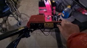 Заводим  снегоуборщик Honda HSS655