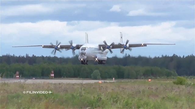 ✈Советский гигант - Ан-22. Посадка при ветровой болтанке / Аэродром Кубинка смотреть онлайн