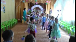 танец " Маленькая страна" на выпускном утреннике в детском саду