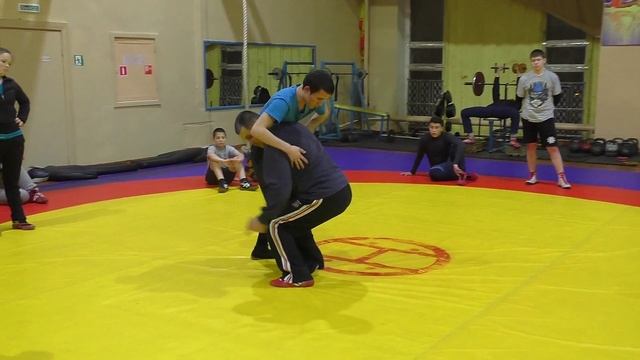 Вольная борьба. Приём. Проход в ноги с высокой стойки с захватом двух ног. смотреть онлайн