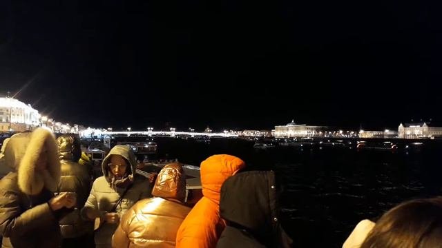 Ночной развод мостов в Питере. Набережная Невы