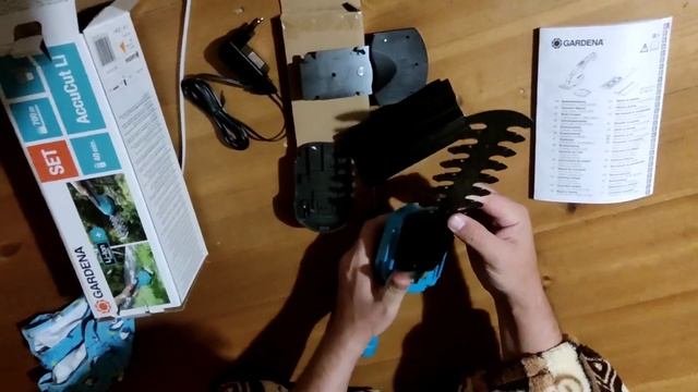 распоковка кустореза фирмы "GARDENA" AccuCut Li set смотреть онлайн