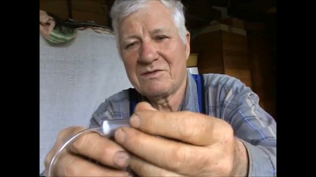 Поилка с подсоленой водой для пчел смотреть онлайн