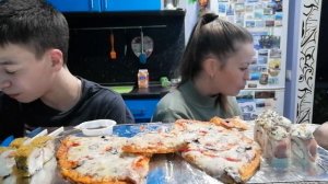 МУКБАНГ ПИЦЦА ЧИЛИ/РОЛЛЫ СУШИ