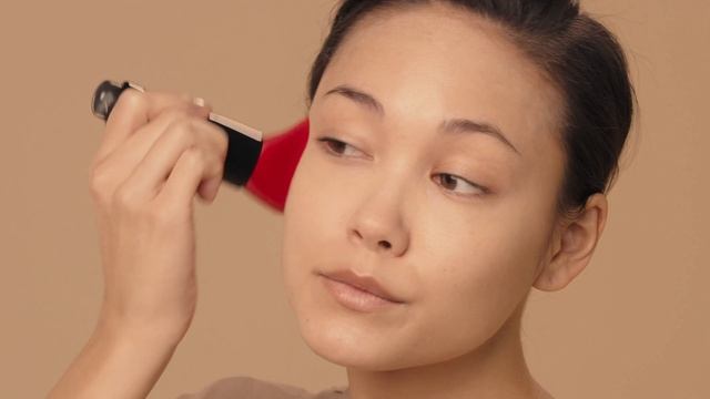 Quick Everyday Makeup Look with Synchro Skin Self-Refreshing Cushion Compact | Shiseido смотреть онлайн