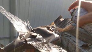 Пугало от птиц?своими руками, из пластиковых бутылок (июль 2022).