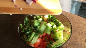 ГРУЗИНСКИЙ САЛАТ. БЫСТРО И ОЧЕНЬ ВКУСНО.