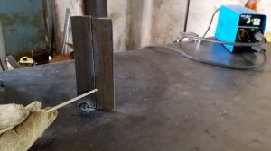 Как сделать вертикальный шов сварочным инвертором Tesla Weld MMA 251.