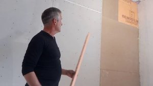 Шумоизоляция стены пенопластом.