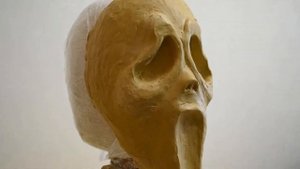 Лепка из пластилина и подготовка к созданию маски из фильма Крик