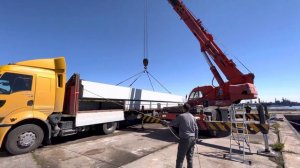 Разгрузка бетонного плавучего понтона.Длина 15 метров, вес 14 тонн.Перевозка для компании Маринетек