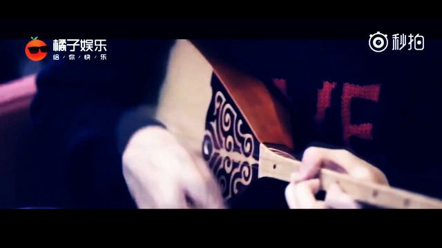 ДИМАШ учит КИТАЙЦА игре на ДОМБРЕ   Dimash Qudaibergen