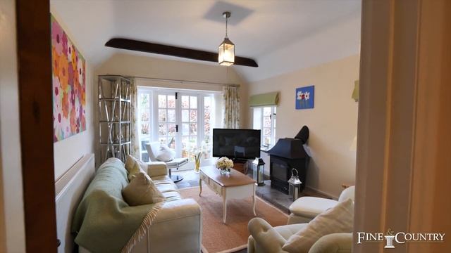 Quintessentially English Chocolate Box Cottage Tour - Fine & Country Leamington Spa смотреть онлайн