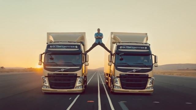 Шпагат Жан Клод Вандам на Volvo Trucks. Van Damme смотреть онлайн