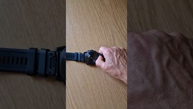 Снятие ремешка Quick Fit с Garmin Fenix 7x смотреть онлайн