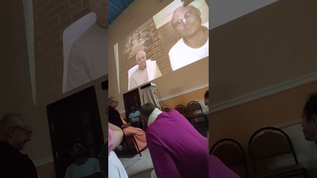 поздравления от Чайтанья Чандра Чарана прабху и Ачьютатмы прабху смотреть онлайн