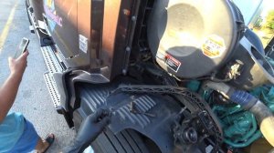 Меняю термостат в дороге  Volvo D13 thermostat replacement  Дальнобой США