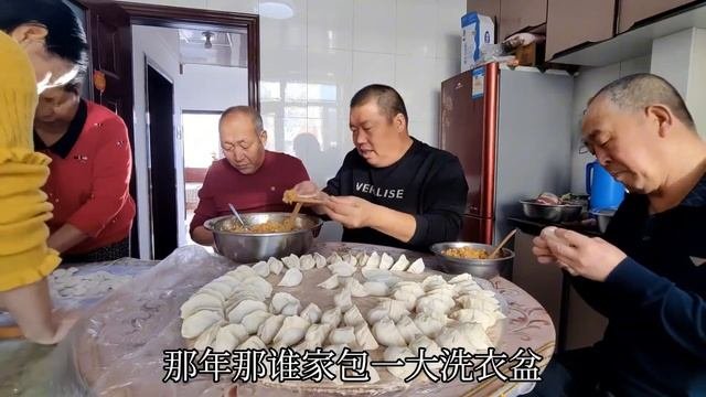 胖哥家包三样馅饺子，和大家一起过冬至。吃饺子喽，东北人的最爱