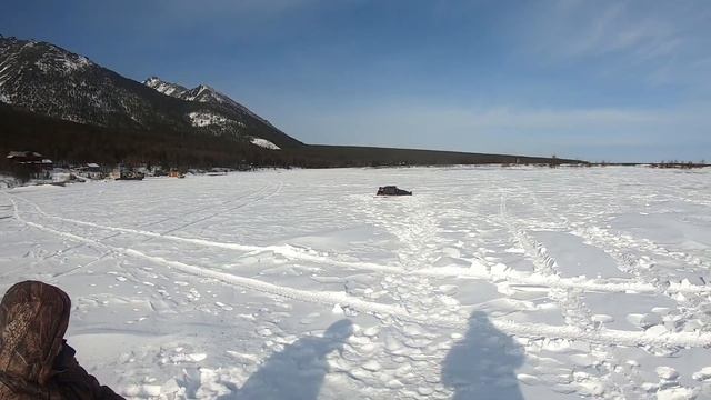Зимняя рыбалка на Байкале. День первый #рыбалка #длярыбаков #байкалзимой #рыбалканабайкале #лед смотреть онлайн