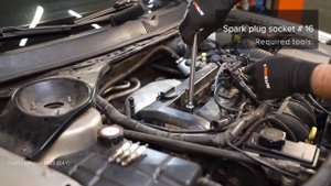 How to change spark plug on FORD MONDEO MK3 Saloon [TUTORIAL AUTODOC]
