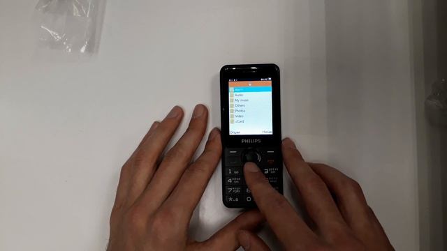 Philips E168 распаковка и первый взгляд