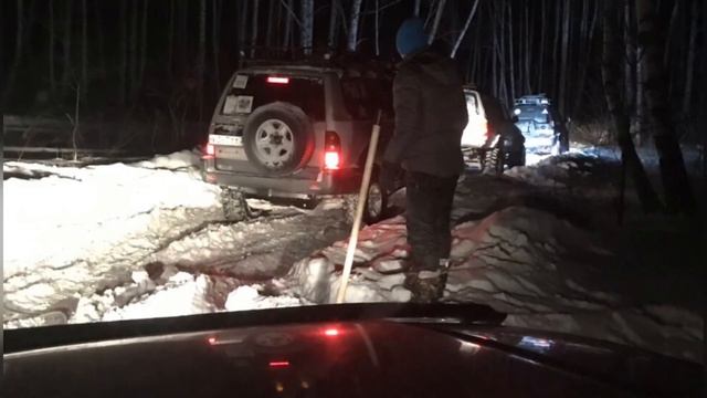 Nissan mistral, Toyota Hilux Surf, Toyota 4Runner, Toyota Land Cruiser Prado новогодний выезд в лес смотреть онлайн