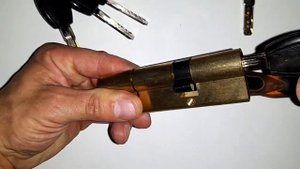 Вскрытие цилиндра Masterlock антибампинг со слайдерами меньше минуты.Бампинг антибампинга.
