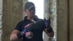 Пластиковые окна и монтаж ПВХ окон  Монтаж рамы в проём из пеноблоков  Установка остекления  cut