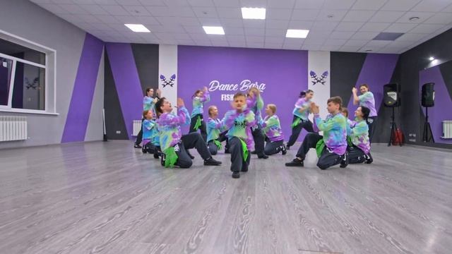 BAZA KIDS MEGA CREW смотреть онлайн