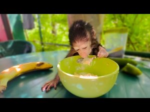 Люся БЕЗ ПАМПЕРСОВ ))) Проветриваем Опу)))