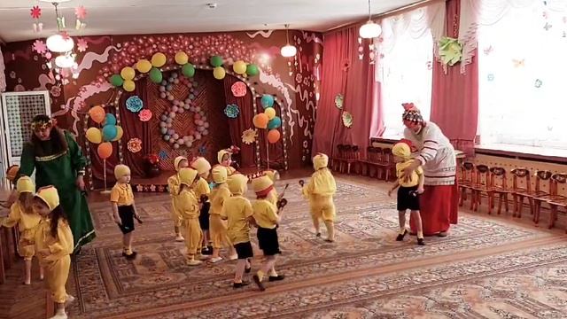 Утренник к 8 марта в ясельной группе "Улыбка"/детский сад "Золотой ключик" смотреть онлайн