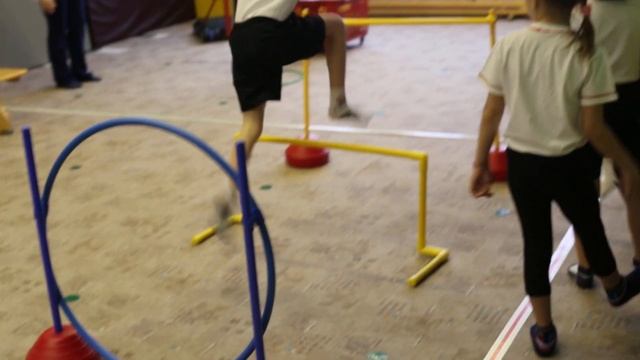 Полоса препятствий Открытое занятие по ФИЗО подготовительная логопедическая группа №11 смотреть онлайн