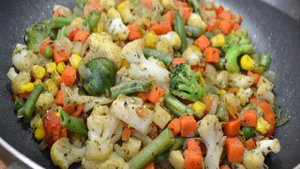 Весенний суп с замороженными овощами и рисом