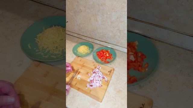 Невероятная ЗАКУСКА хрустящая ПИЦЦА в булке #shorts