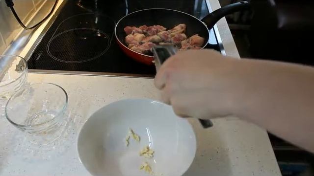 ВкусНейший молочно чесночный соус